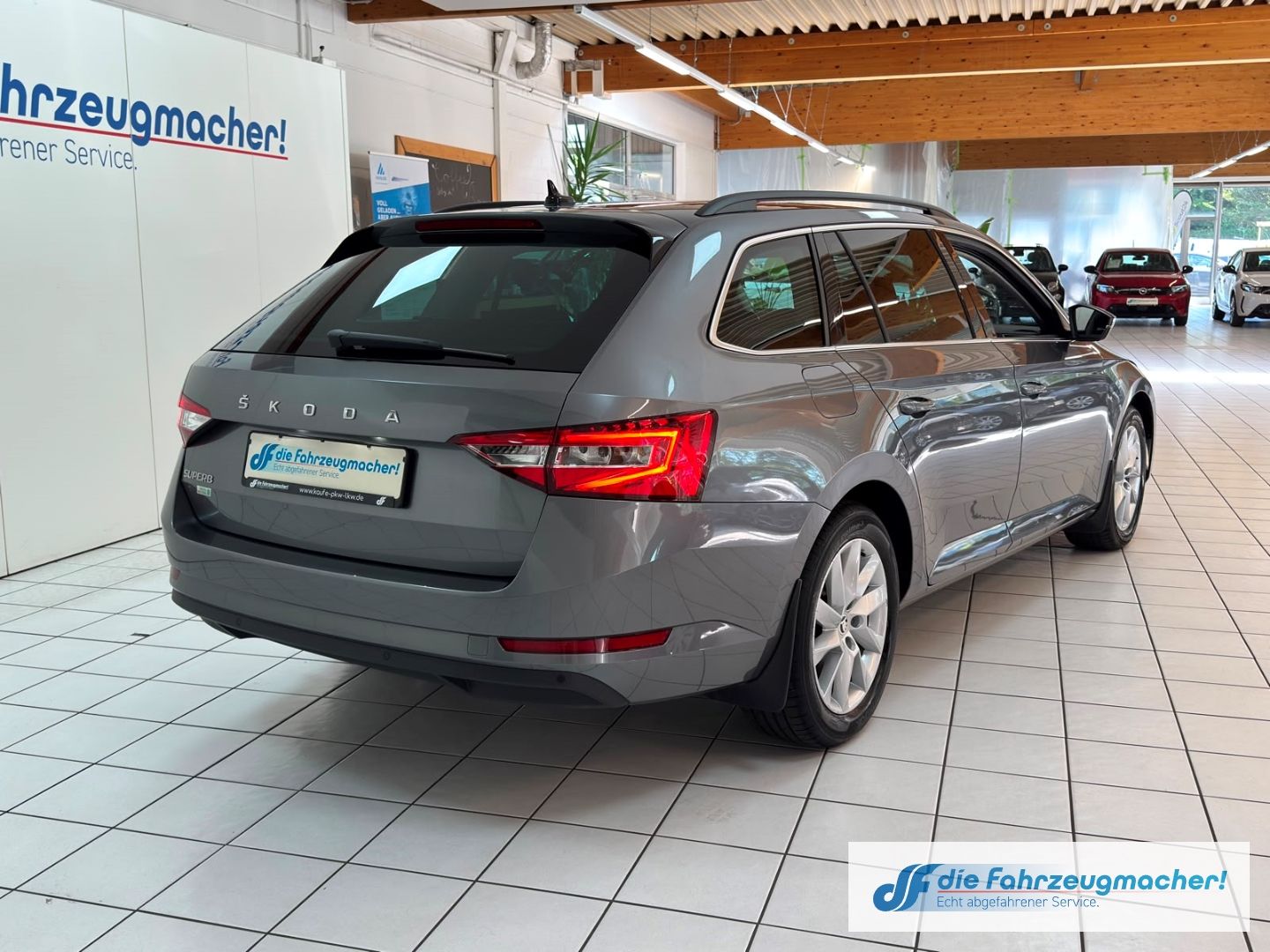 Fahrzeugabbildung SKODA Superb Combi Ambition Digitales Cockpit LED Sper