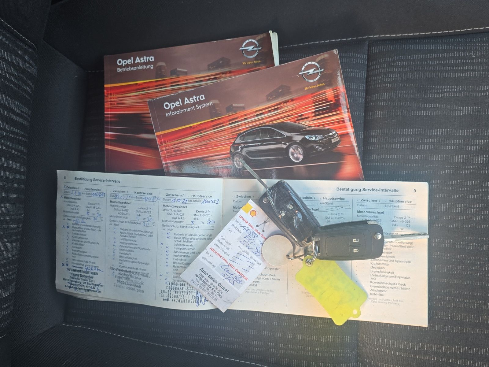 Fahrzeugabbildung Opel Astra J Edition*Klima*Tüv und Service NEU