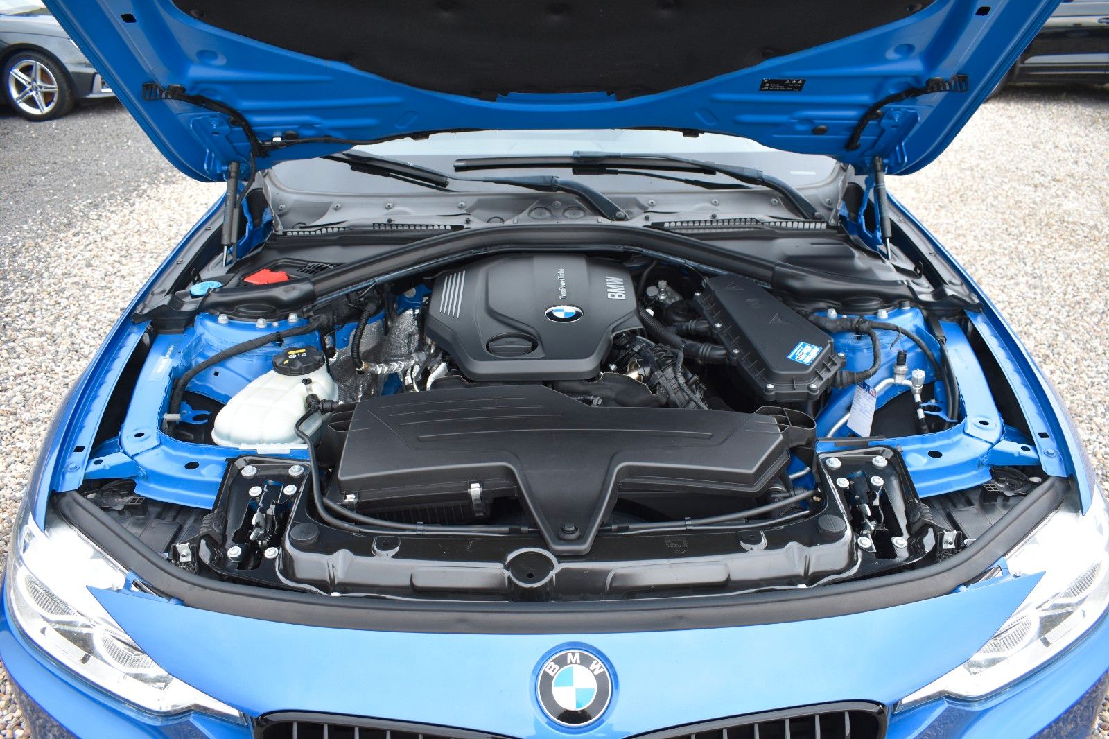 Fahrzeugabbildung BMW 318 d Touring M Sport EstorilB. Automatik LED
