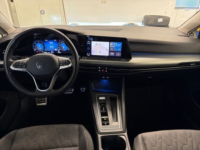 Fahrzeugabbildung Volkswagen Golf VIII Variant 2.0 TDI MOVE LED-MATRIX KAMERA
