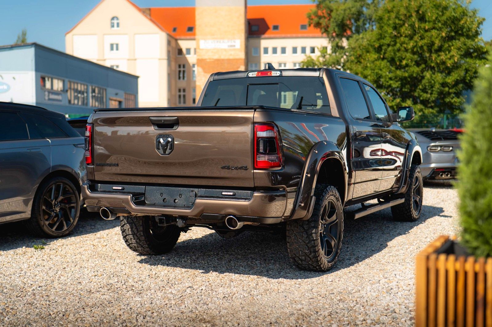 Fahrzeugabbildung Dodge RAM 5.7 V8 HEMI 4x4 OFFROAD Night Limited 19%