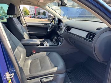 Volkswagen Touareg - 11