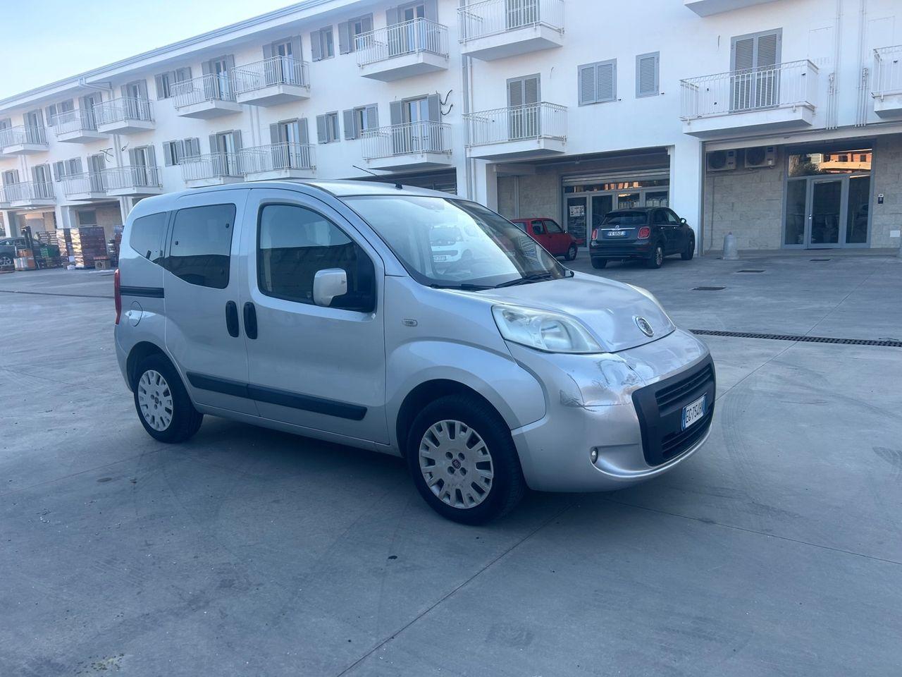 Fiat Qubo 2011 — вигляд ззаду