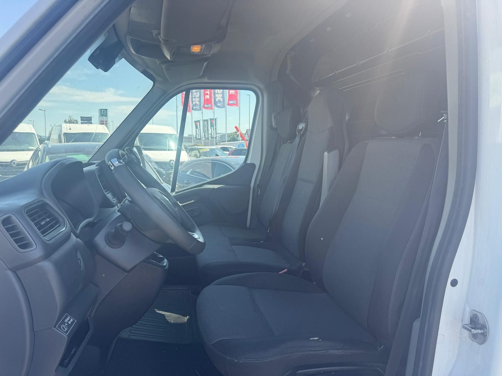 Fahrzeugabbildung Renault Master III Kasten L1H2 HKa 3,5t/1.HAND/TEMPOMAT