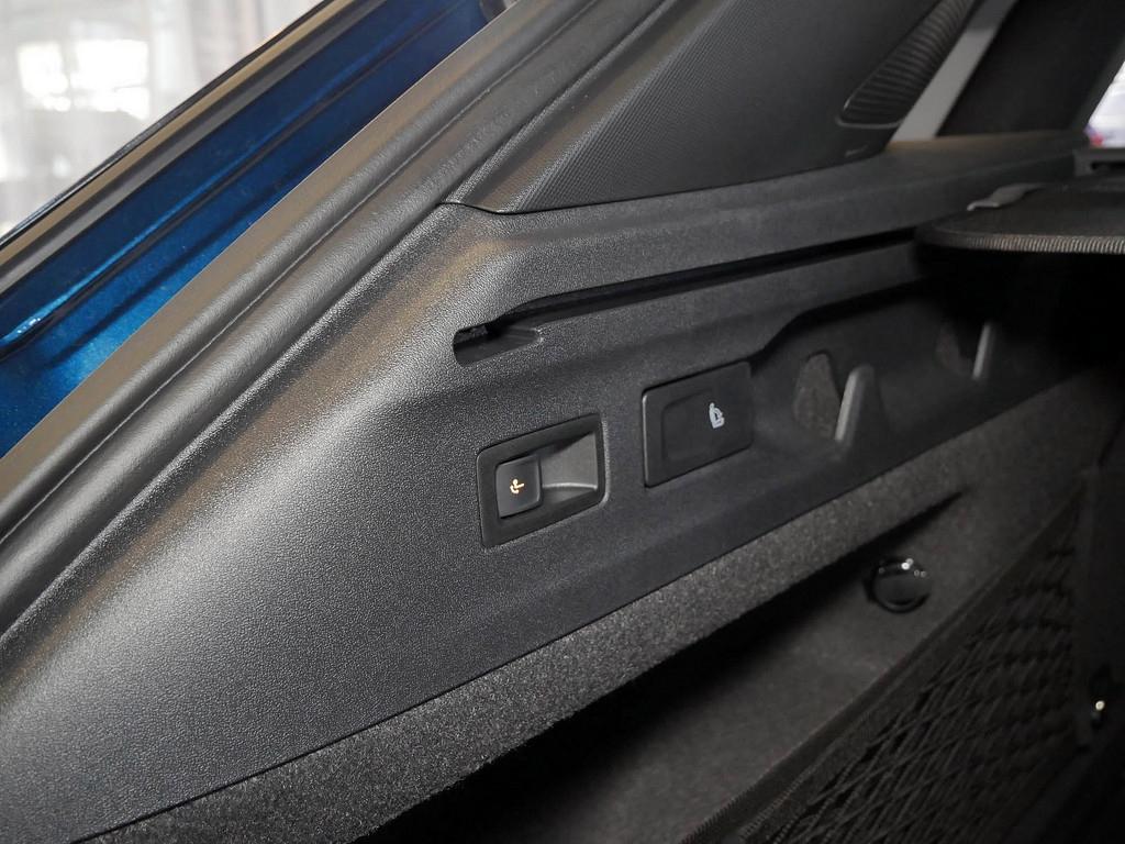 Volkswagen ID.7 Tourer GTX 4Motion AHK PANO NAV MATRIX 4xKA