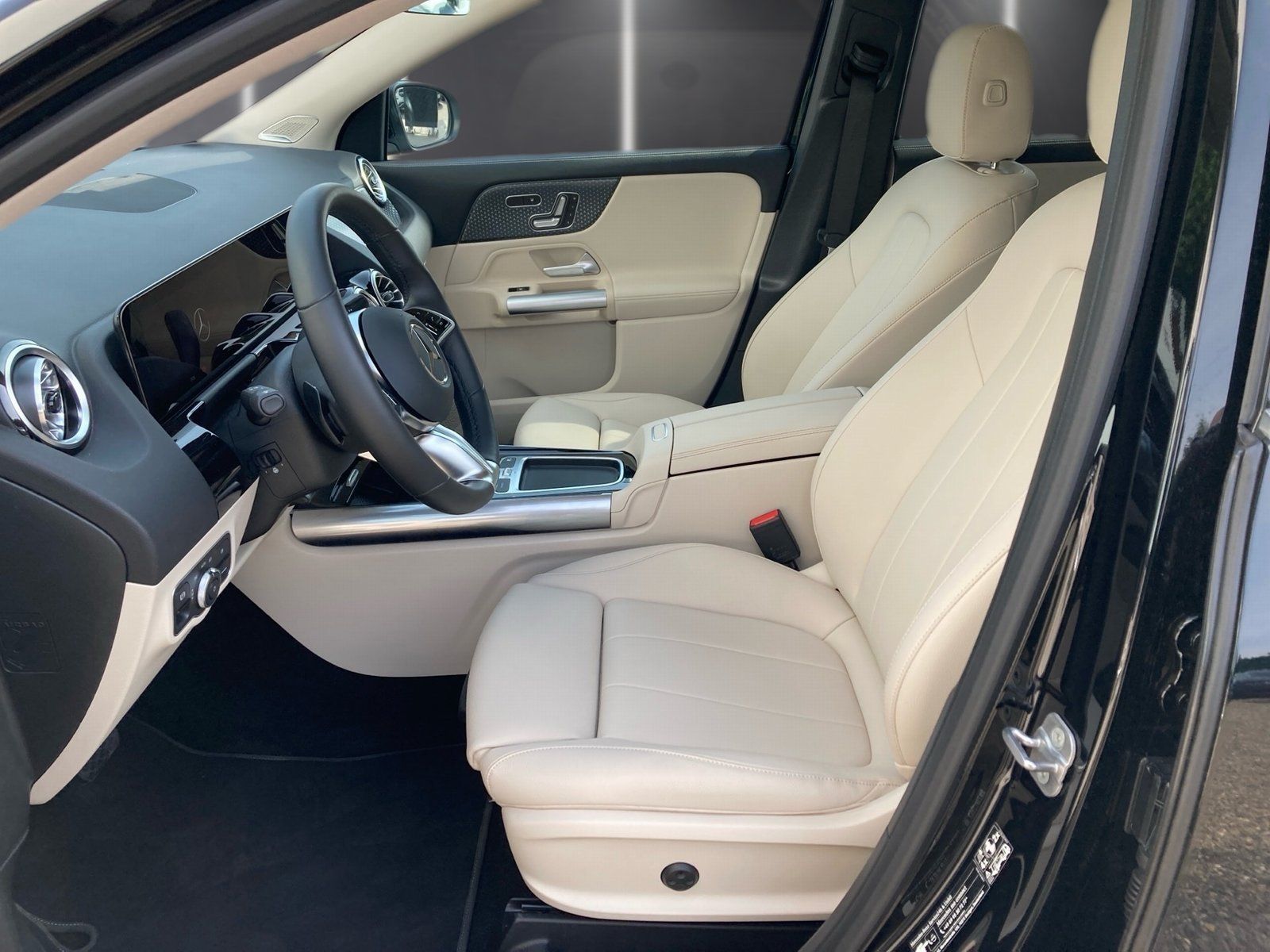 Fahrzeugabbildung Mercedes-Benz GLA 220 d 4M Progressive*AHK*Burme*Distro*MBeam*