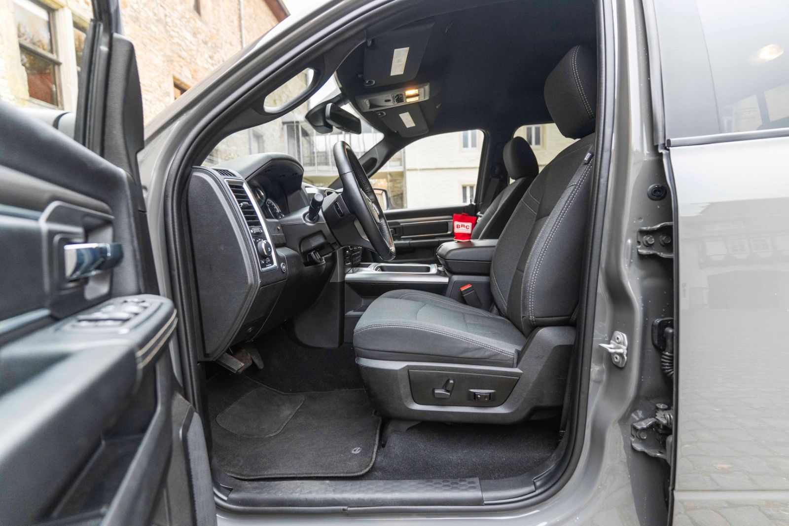 Fahrzeugabbildung Dodge RAM 1500 Classic 5,7L LPG AHK LED NAV KAM ALPINE