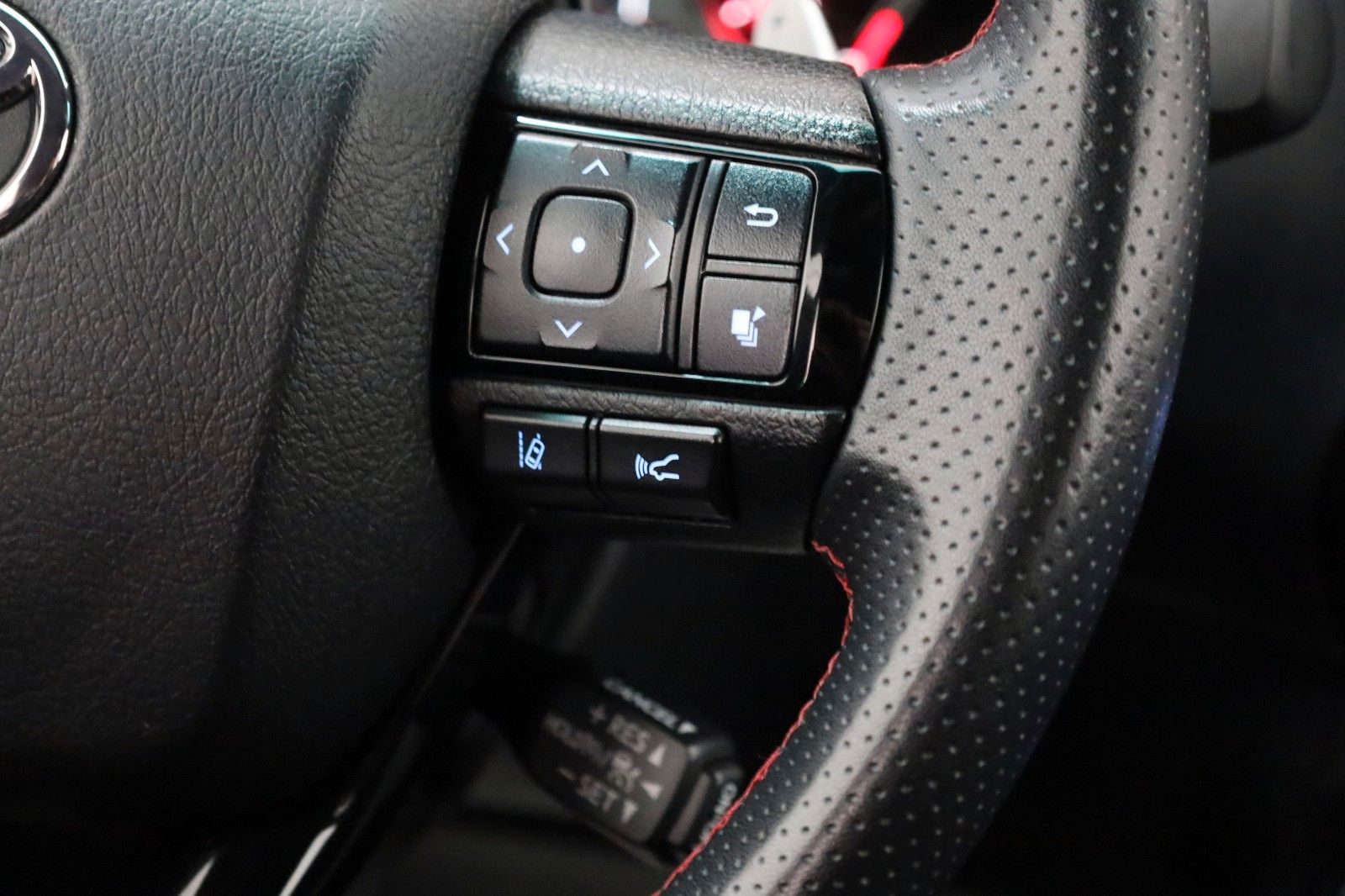 Fahrzeugabbildung Toyota Hilux 2.8 D-4D GR Sport,Alcant,.ACC,Rollo el,AHK