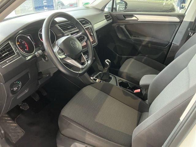 Fahrzeugabbildung Volkswagen Tiguan 1.5 TSI 110KW NAVI LED SHZG MFA