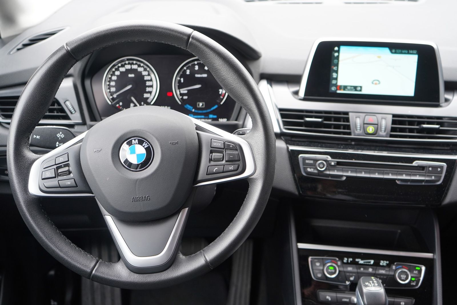 BMW 225 xe LED el. Heckklappe Notbremsassistent foto 19
