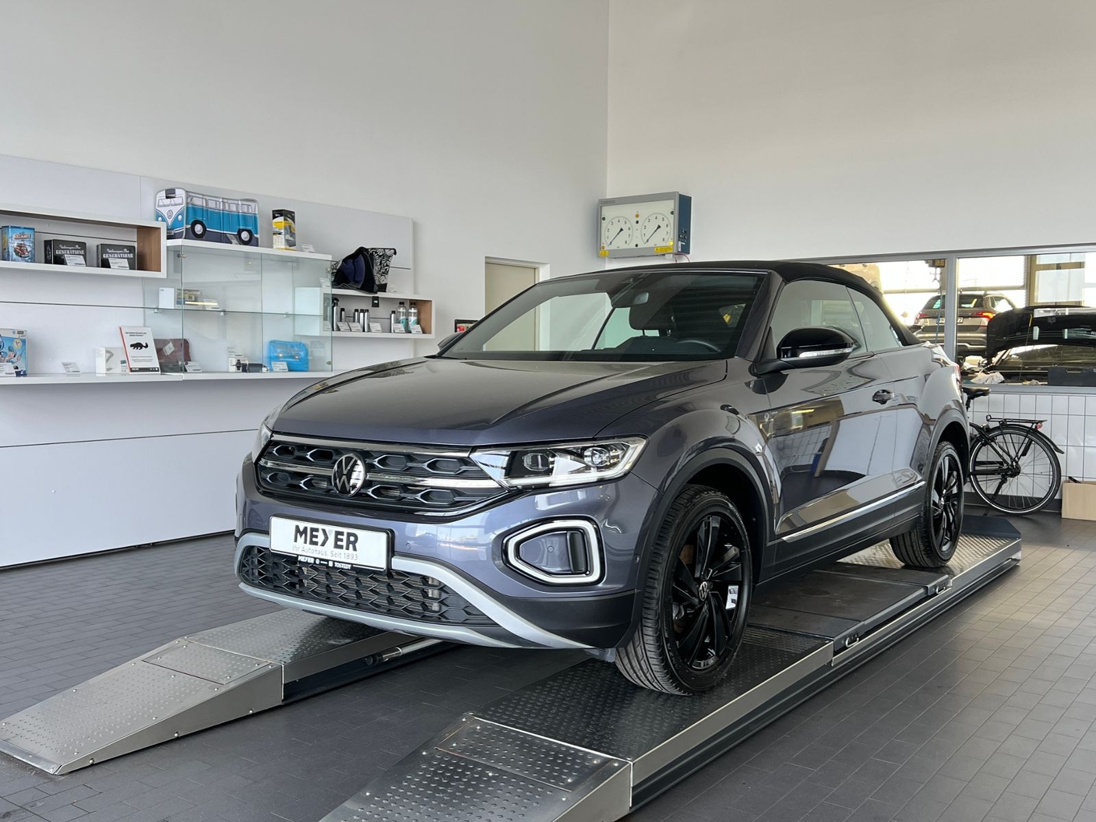 Fahrzeugabbildung Volkswagen T-Roc Cabriolet 1.5 TSI DSG *Black Style, AHK, L