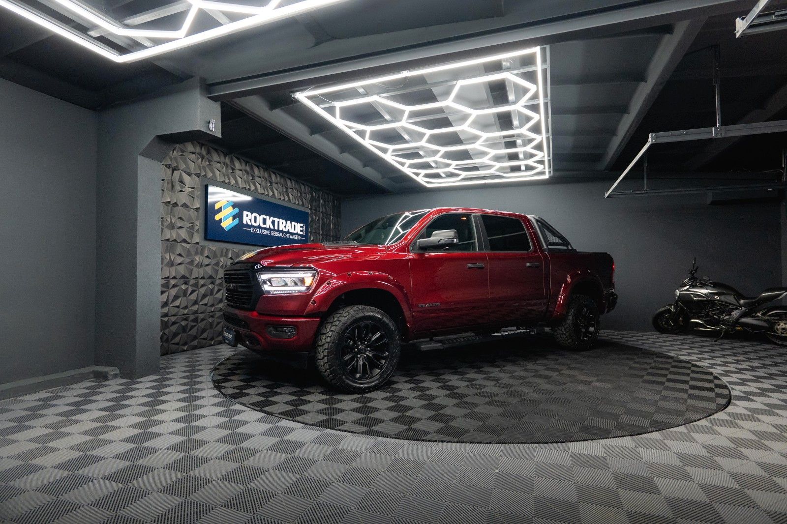 Fahrzeugabbildung Dodge RAM 5.7 V8 HEMI 4x4 OFFROAD NIGHT-Edition LED