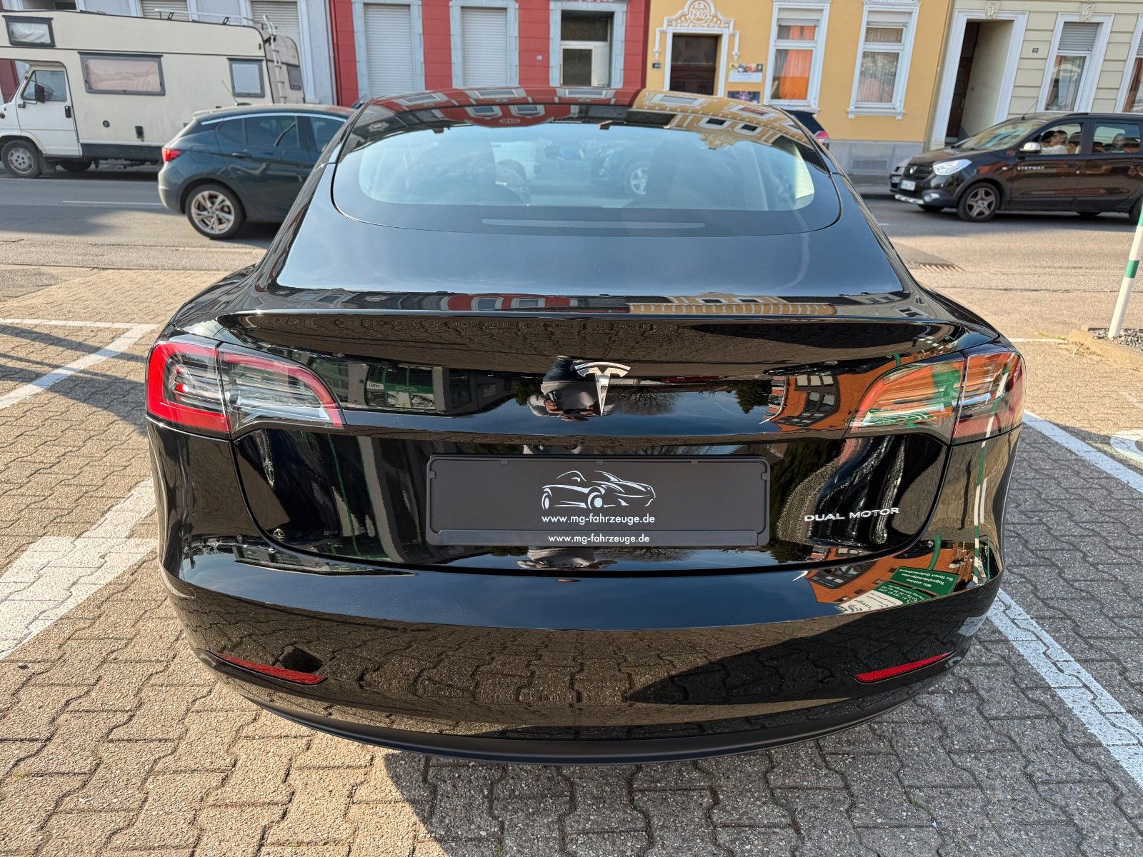 Fahrzeugabbildung Tesla Model 3 Long Range Dual AWD 1-Hand