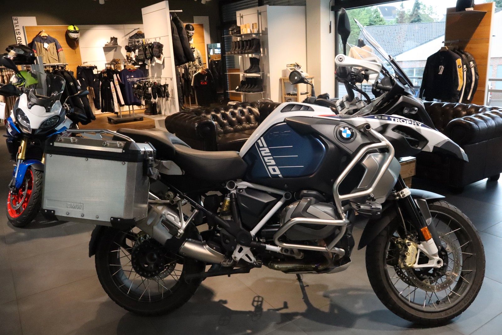 Fahrzeugabbildung BMW R 1250 GS ADV mit Alukoffer
