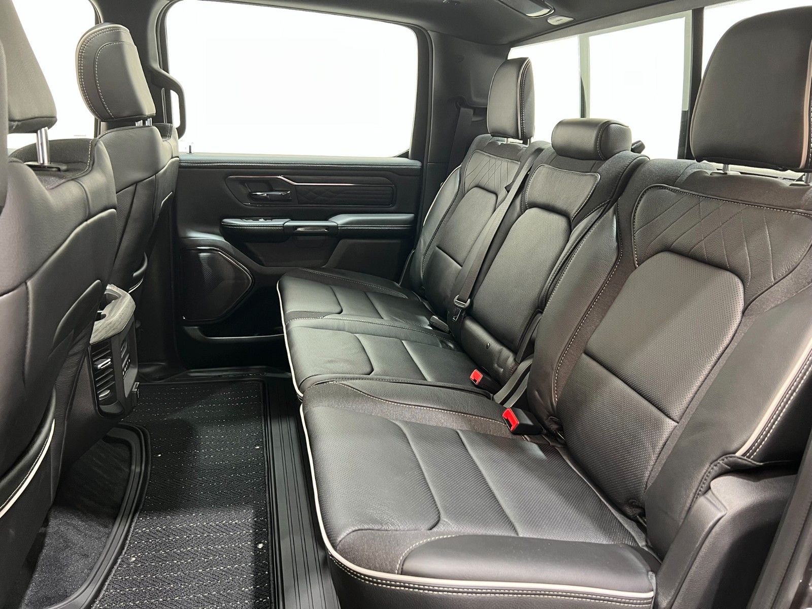 Fahrzeugabbildung Dodge RAM 1500 Limited Night  5,7L V8 HEMI / MFT