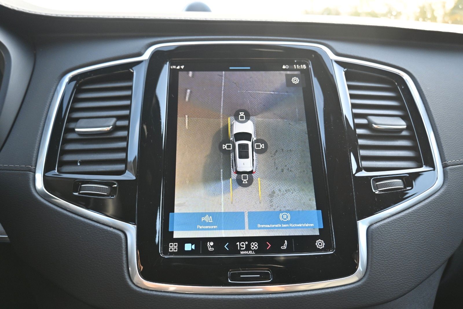 Fahrzeugabbildung Volvo XC90 Ultimate Dark AWD*HUD*360°*LUFT*STDHZG*AHK*