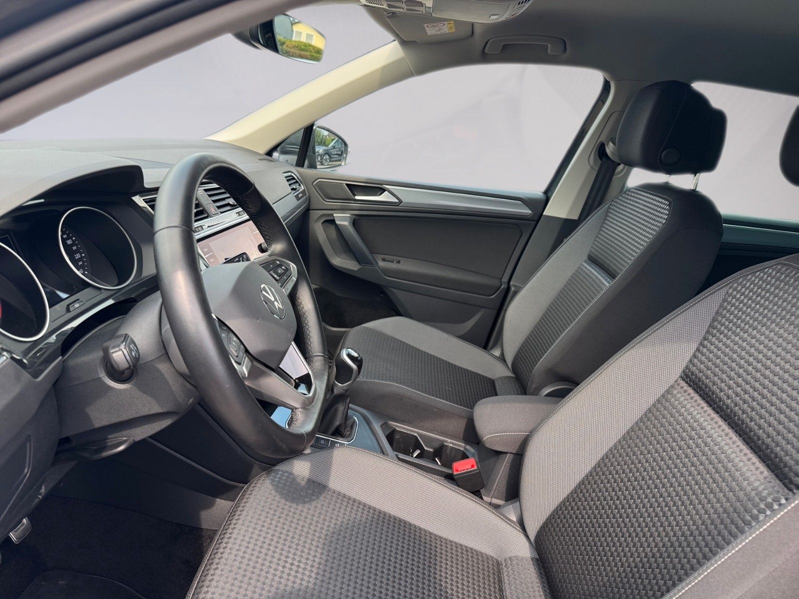 Fahrzeugabbildung Volkswagen Tiguan Life ACTIVE 1.5 TSI