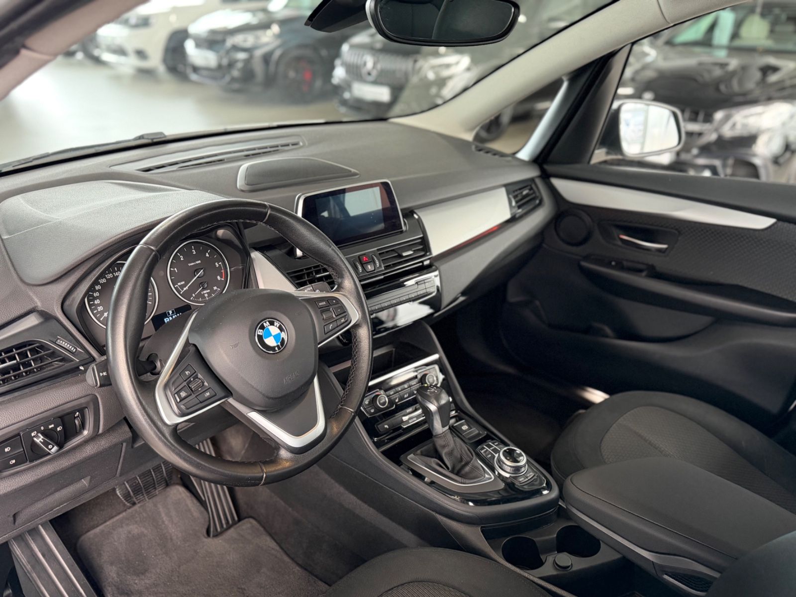 Fahrzeugabbildung BMW 2er Gran Tourer 220d Advantage Business LED