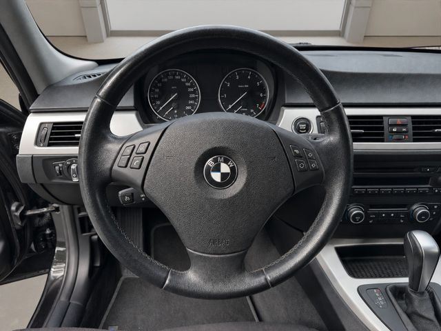 BMW 318 318i E90 Automatik — Bild 10 von 12