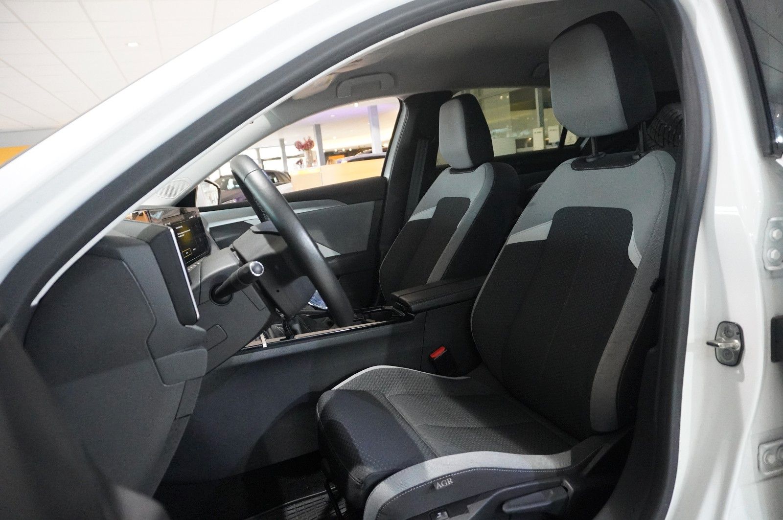 Fahrzeugabbildung Opel Astra L LIM. 1.5D BUSINESS NAVI/LED/KAMERA/DAB+