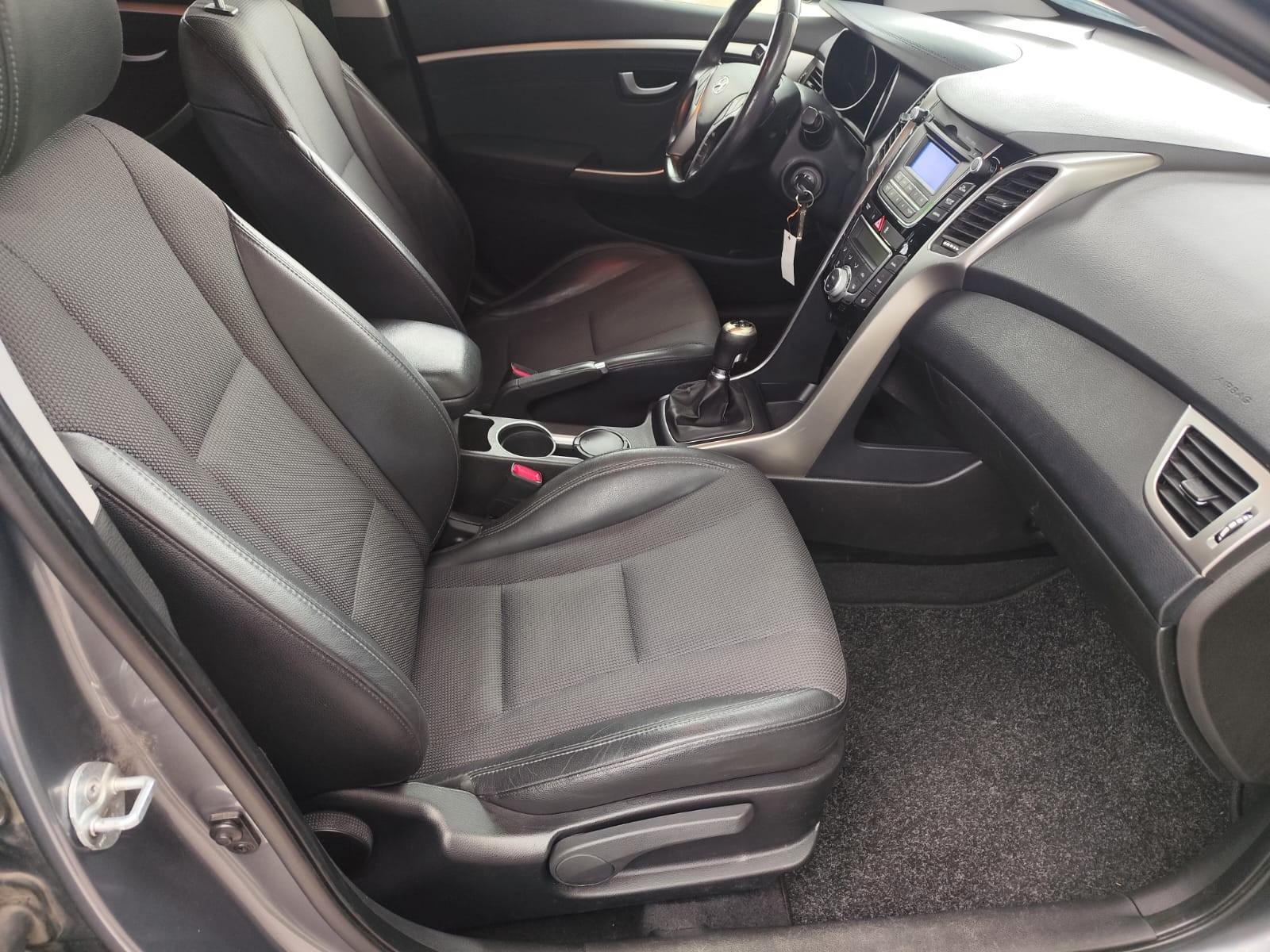Hyundai i30 2012 — photo 21