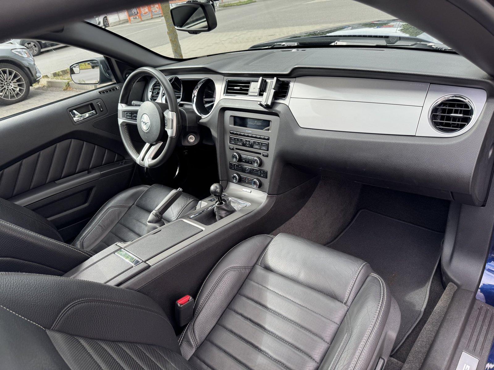 Ford Mustang GT Premium Coupe Schalter Carfax Leder