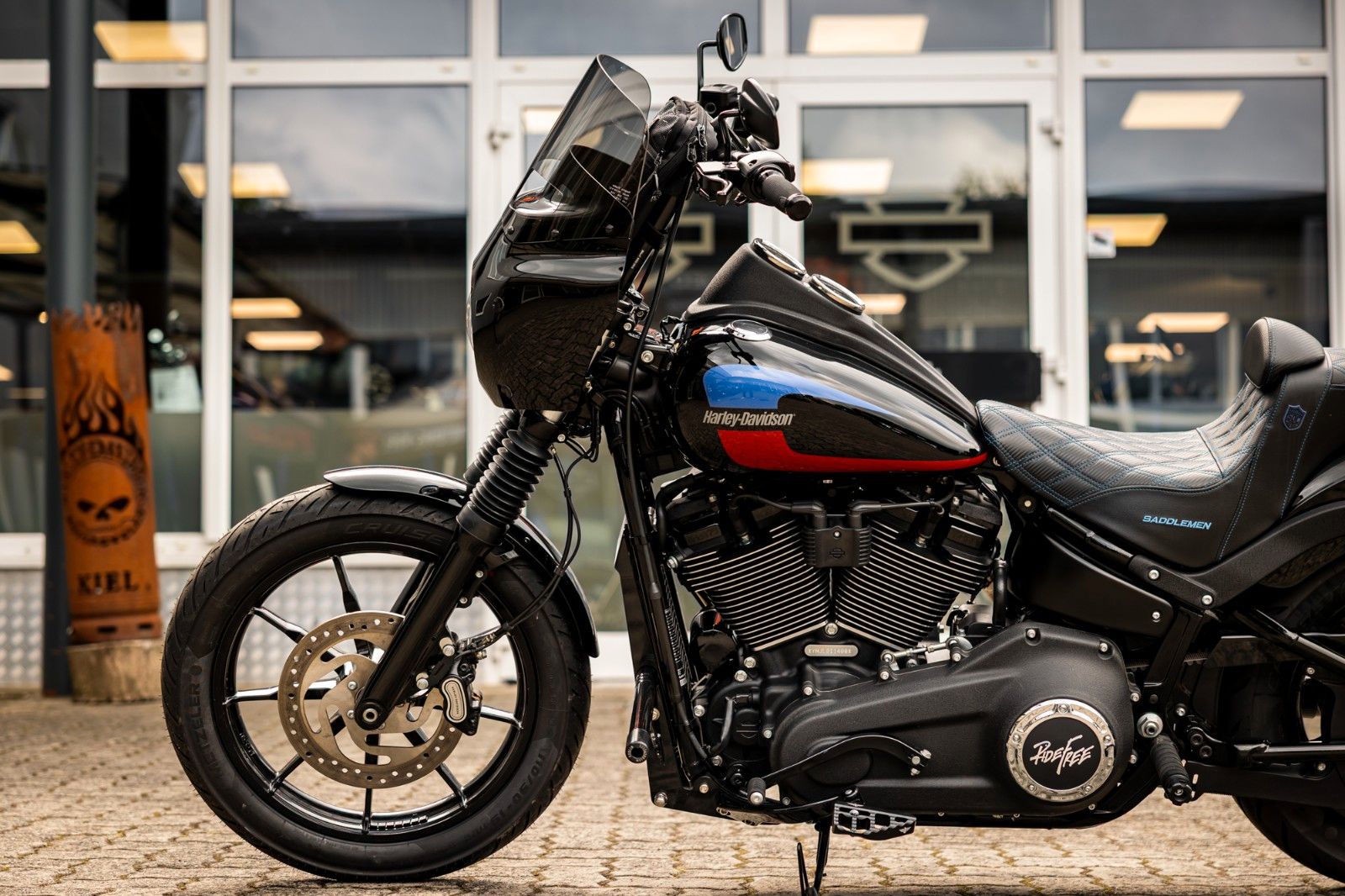 Fahrzeugabbildung Harley-Davidson FXLR LOW RIDER - JEKILL & HYDE -