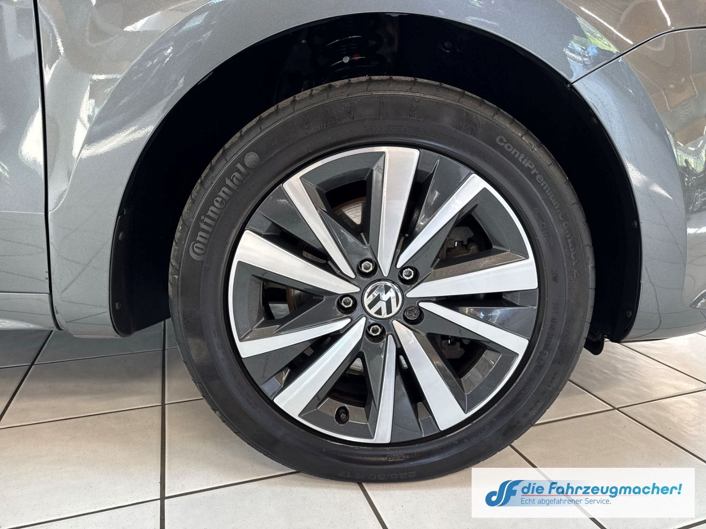 Fahrzeugabbildung Volkswagen Sharan Highline BMT Start-Stopp Sportpaket Stand