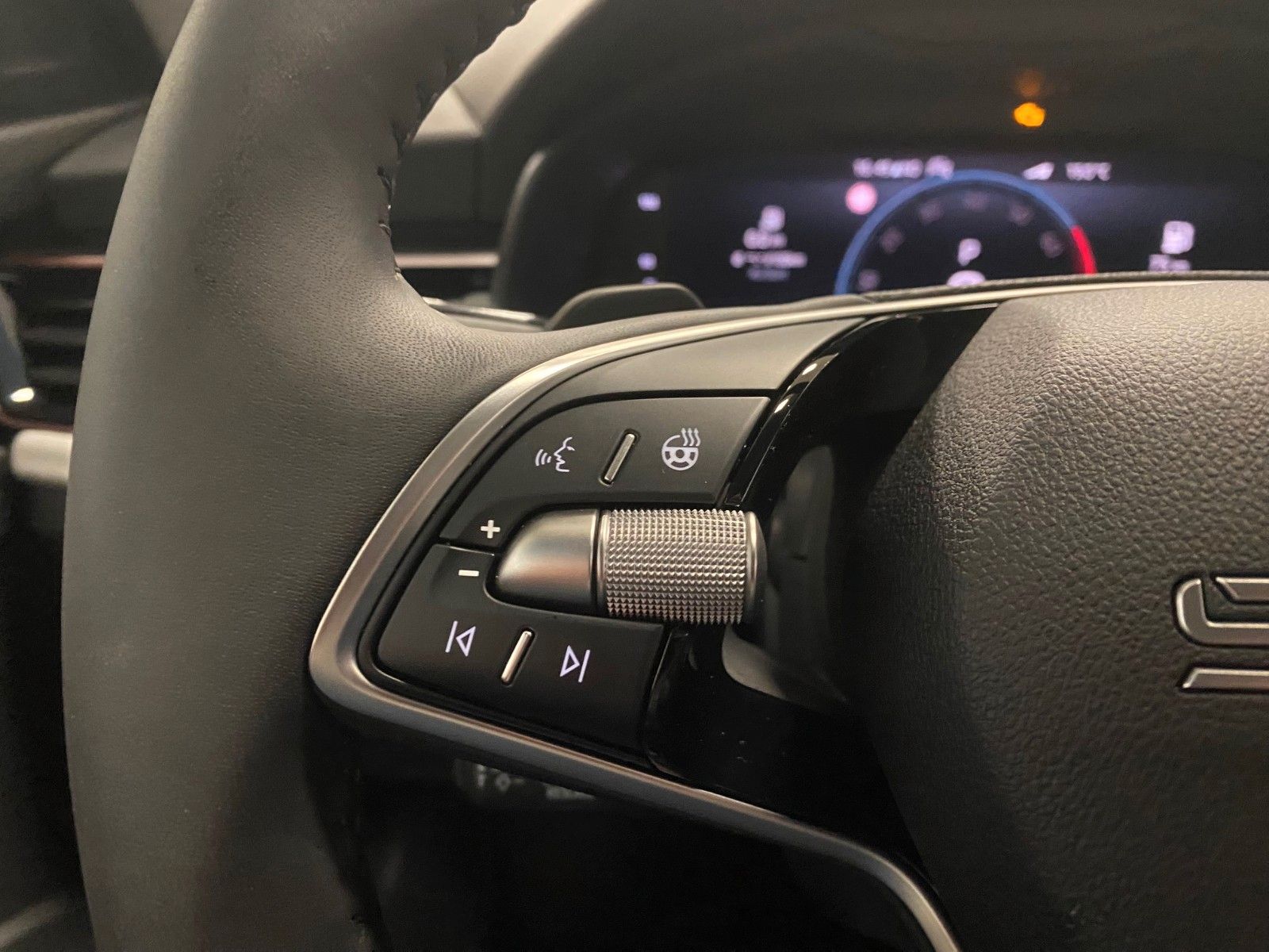 Fahrzeugabbildung SKODA Kamiq 1.0 TSI 85kW DSG Selection ACC+elek.Heck