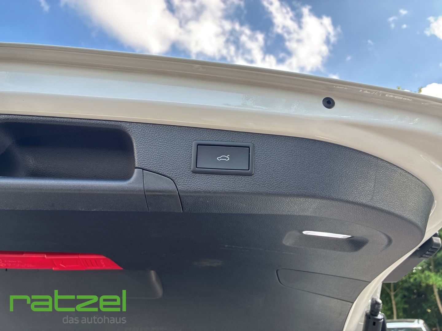 Fahrzeugabbildung Volkswagen Passat Variant R-line 2.0 TDI DSG R-Line Navi Ma
