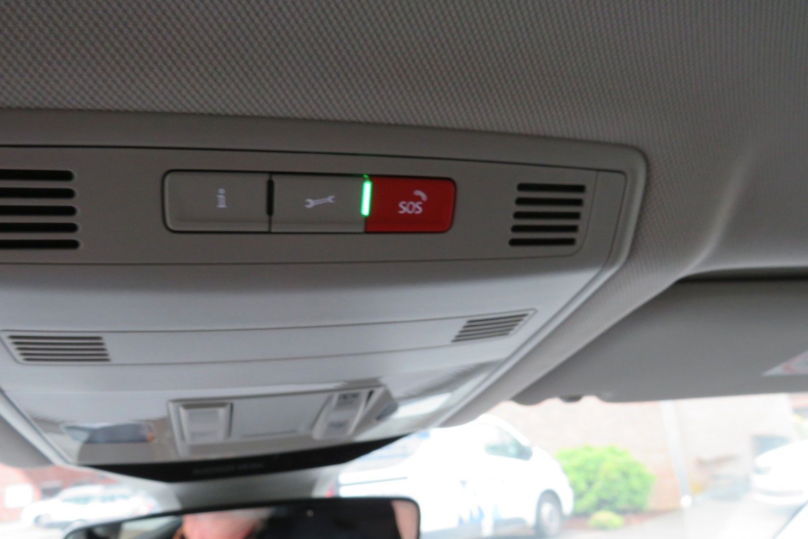 Fahrzeugabbildung Volkswagen T-Roc Life AHK ACC SITZH GJ NAVI APP 1.HD