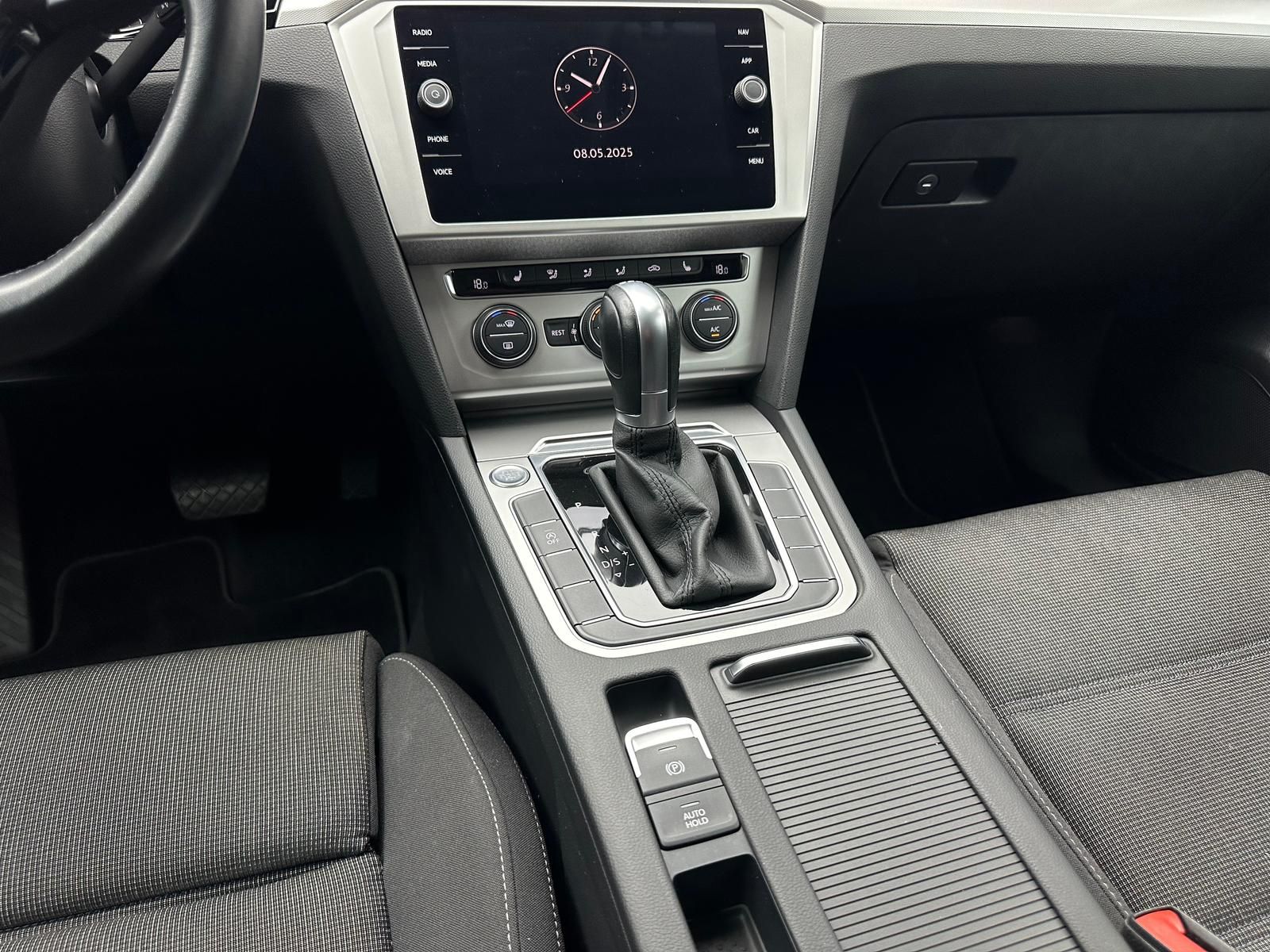 Fahrzeugabbildung Volkswagen PASSAT 2.0 TDI DSG/ACC/MASSAGE/DCC/LED/NAV/RCAM
