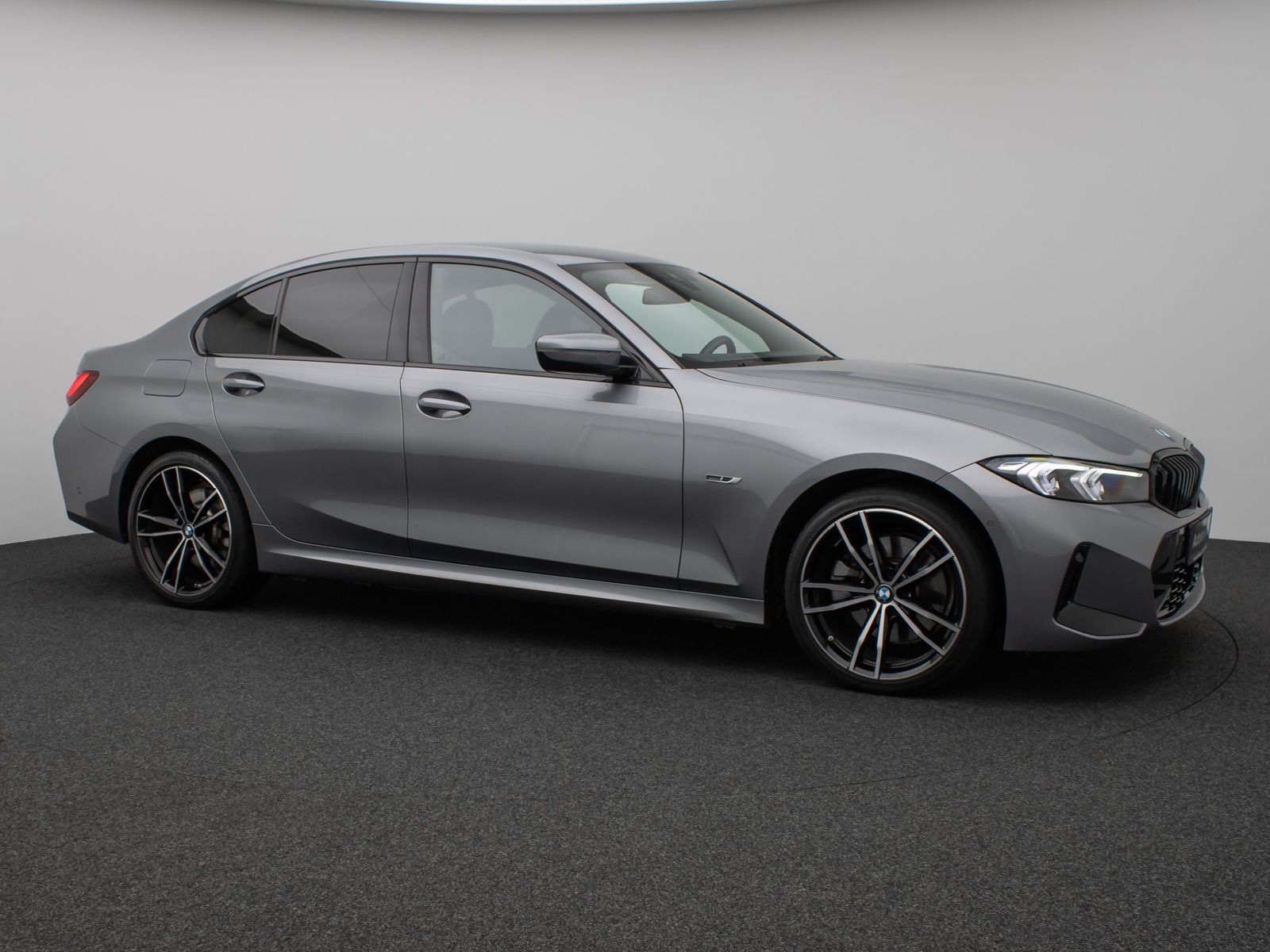 Fahrzeugabbildung BMW 330e M Sport Kamera HUD DAB H/K DrivAssis 19Zoll