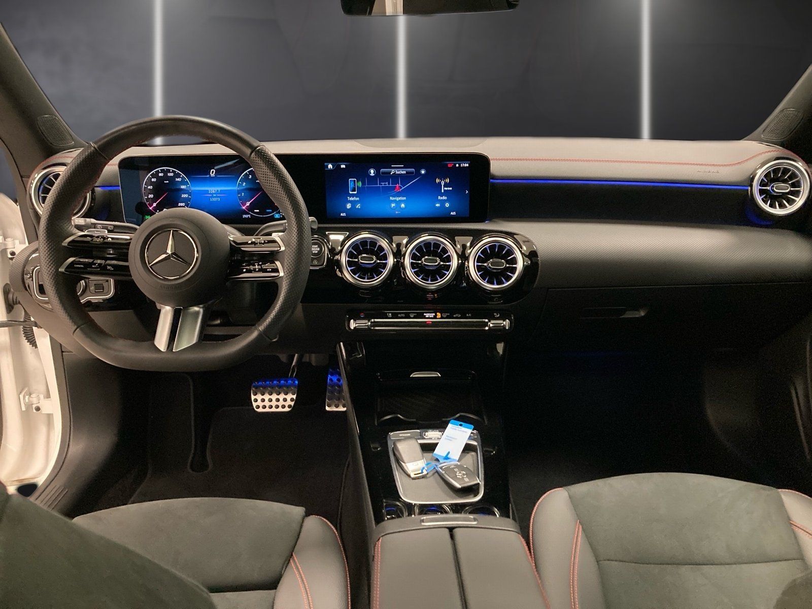 Fahrzeugabbildung Mercedes-Benz CLA 200 SB AMG*Distronic*Totwinkel*Panorama*LED*