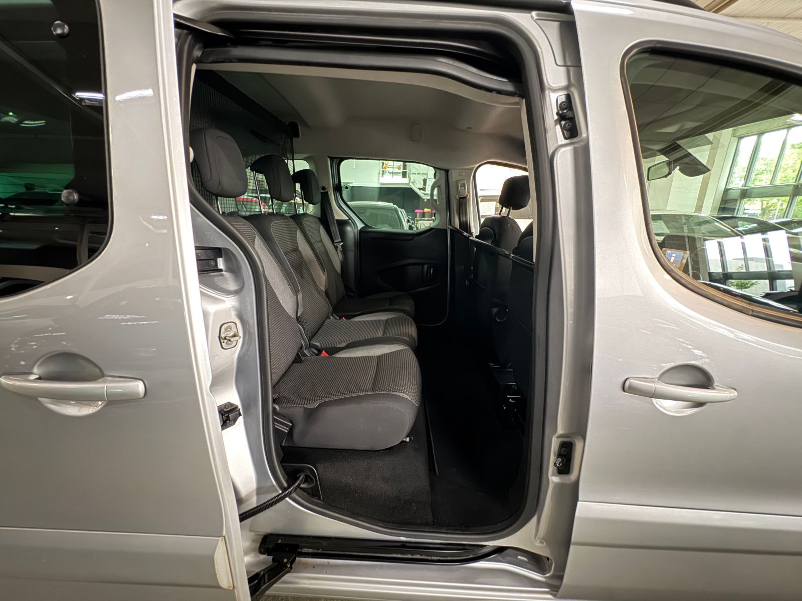 Fahrzeugabbildung Peugeot Partner Tepee 1.6 HDI ALLURE PDC SHZ KLIMA 2HAND