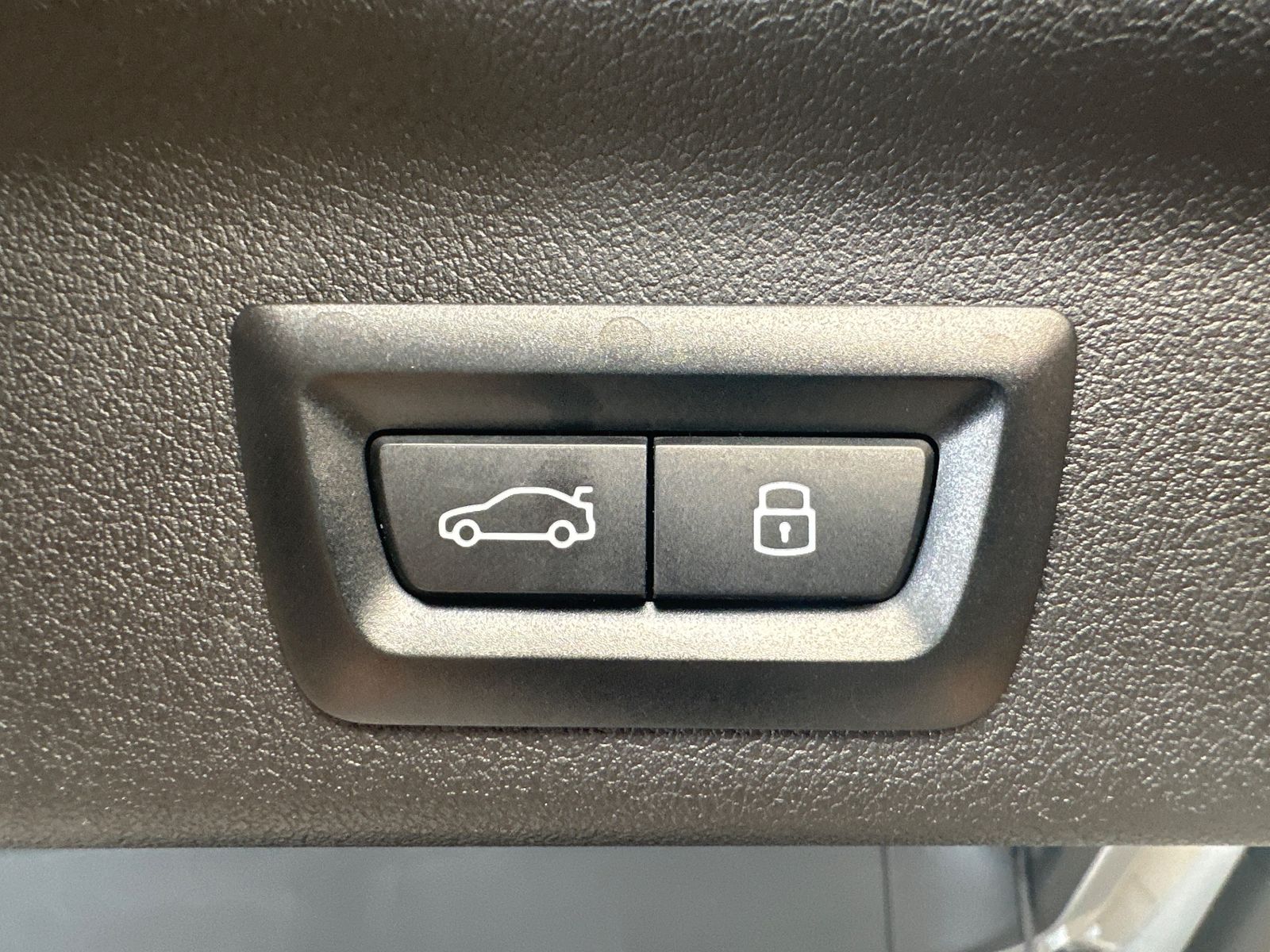 Fahrzeugabbildung BMW X1 xDrive20d M-Sport NAV+LED+PANO+AHK+SHZ