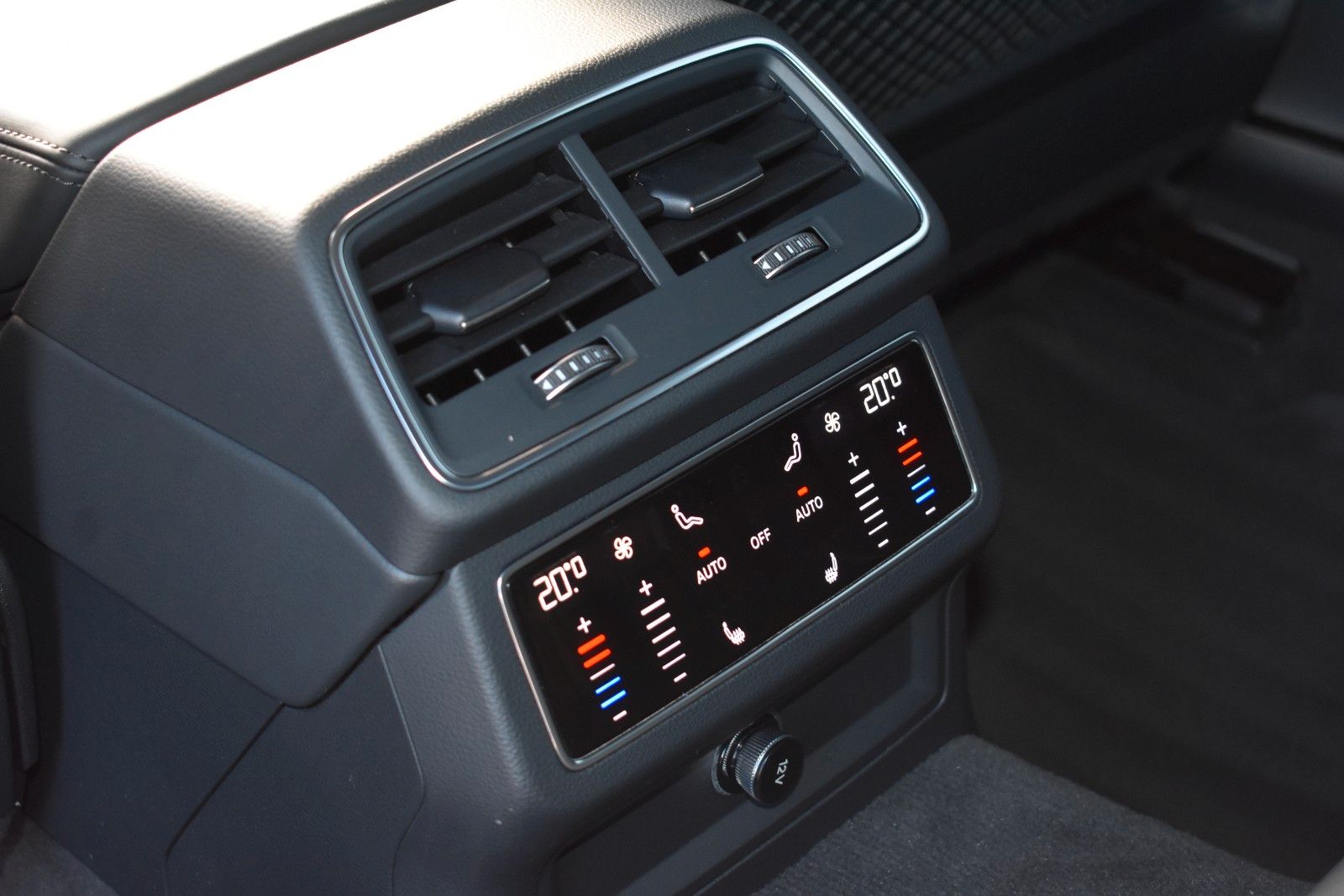 Fahrzeugabbildung Audi A6 55 TFSI quattro sport HUD Pano Standh. Nachts