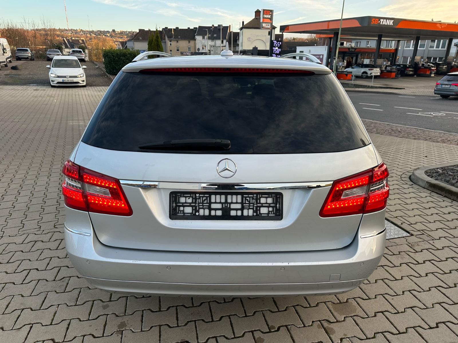 Mercedes-Benz E220 2010 — photo 8