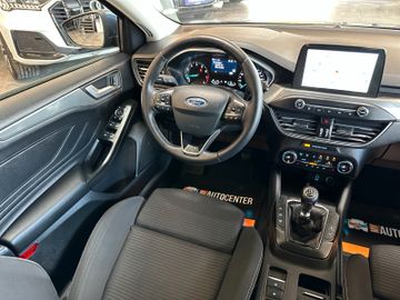 Ford Focus Lim. Titanium *Navi*AHK*LED*