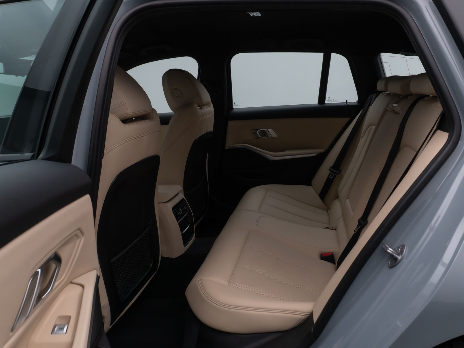 Fahrzeugabbildung BMW 320d M Sport Kamera DAB HUD Fernlichtassis Alarm