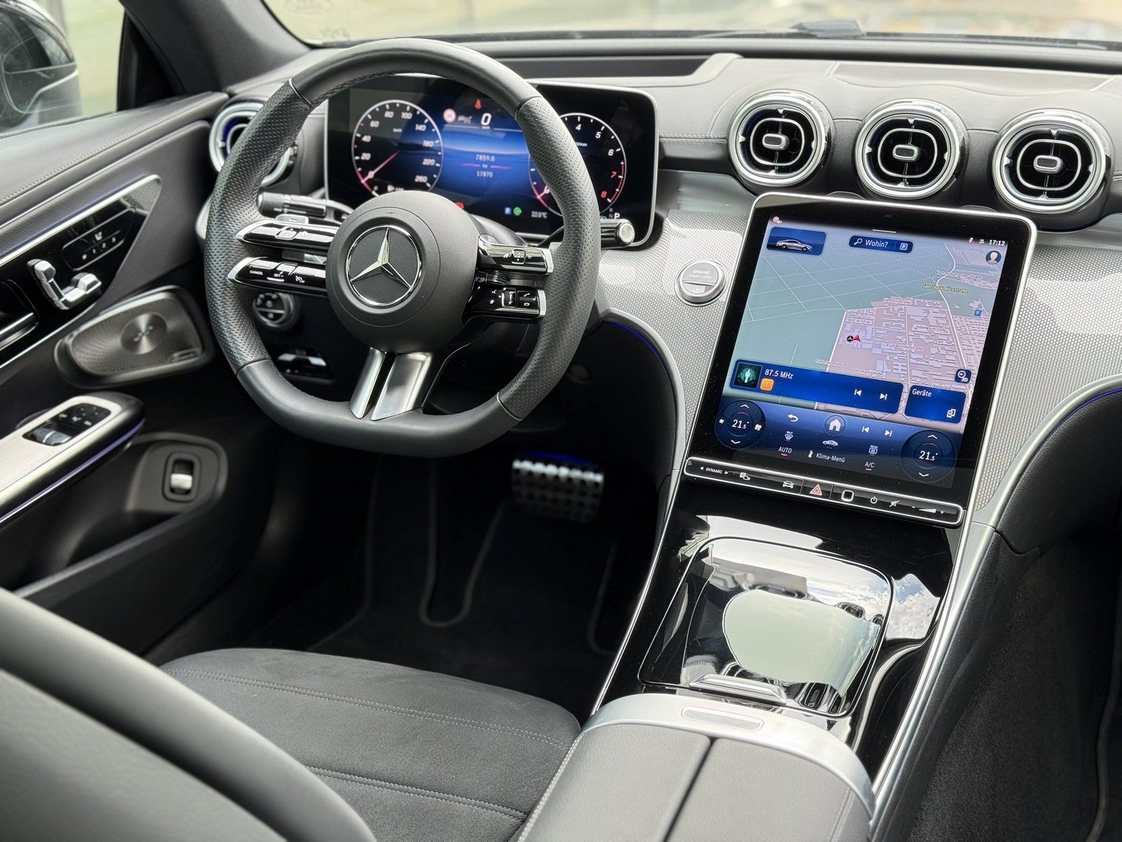 Fahrzeugabbildung Mercedes-Benz CLE 300 AMG*HEAD-UP*BURMESTER*PANO*20"ZOLL*MEMOR