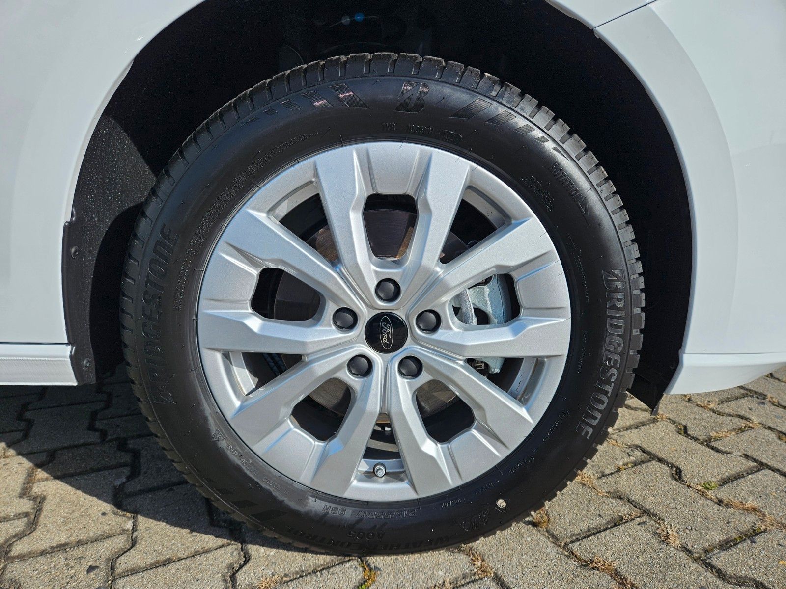 Fahrzeugabbildung Ford Transit Connect Limited L2 Kasten