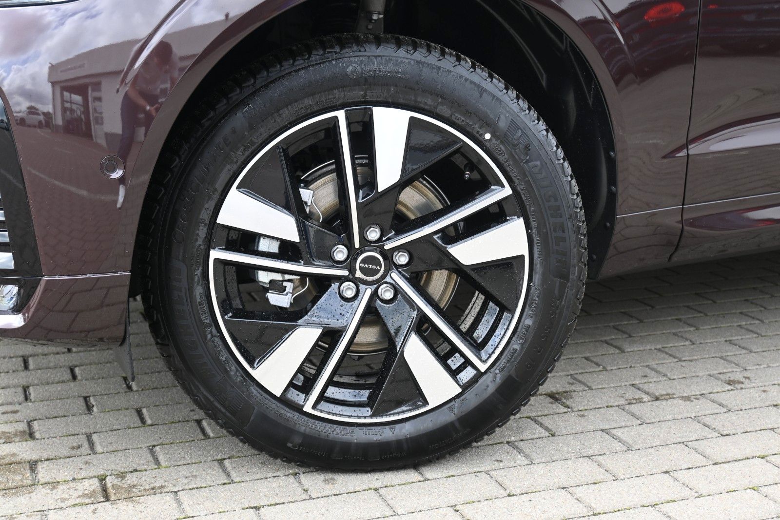 Fahrzeugabbildung Volvo XC60 B5 AWD Plus Dark*FSHZG*360°*ACC*AHK