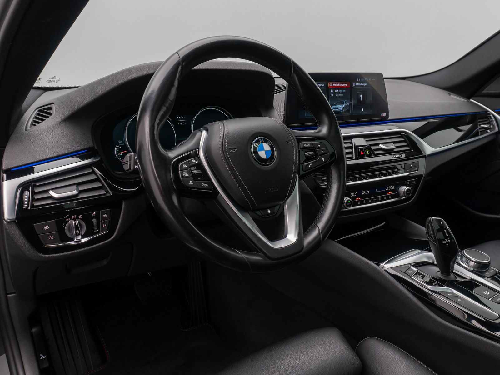 Fahrzeugabbildung BMW 530d xD M-Paket 360° LED DAB HUD Pano NaviPro