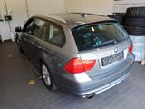 BMW 318i Automatik Pano Xenon Navi Komf HiFi - BMW 318 aus 2011: 318i