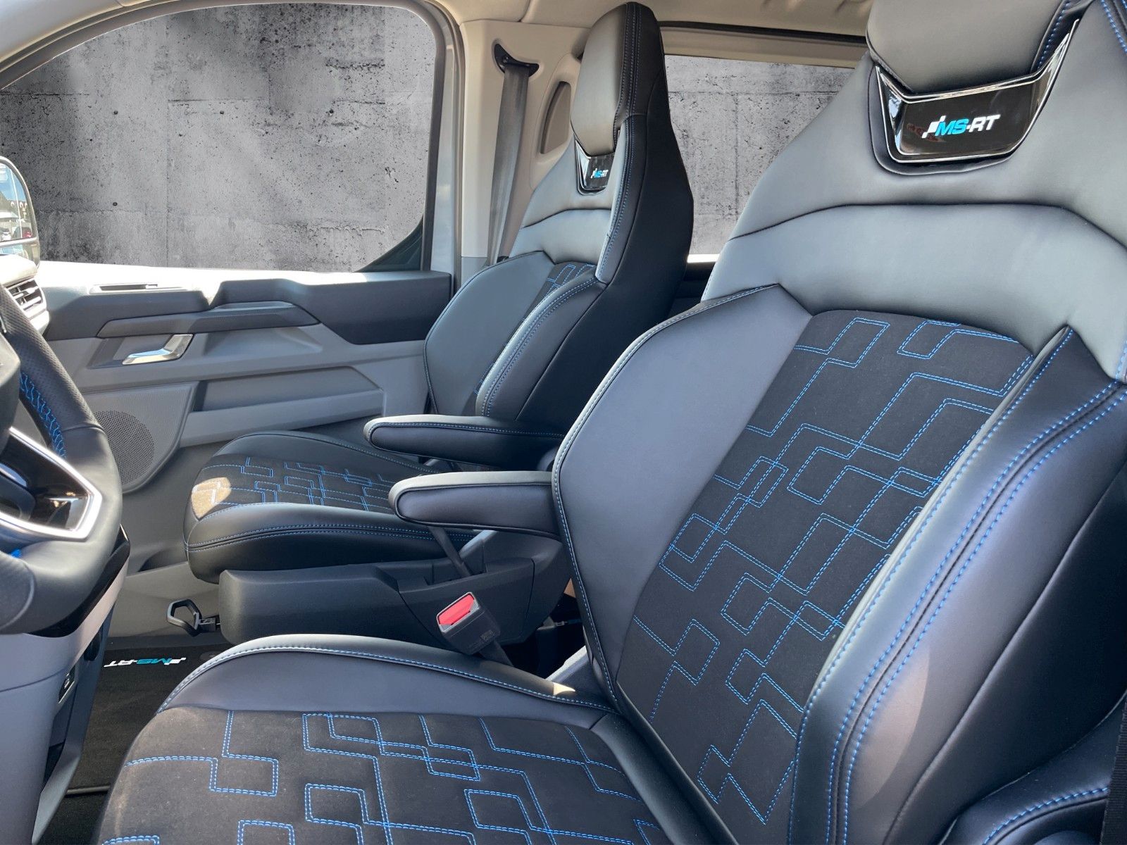 Fahrzeugabbildung Ford Transit Custom 320 L1 MS-RT DoKa
