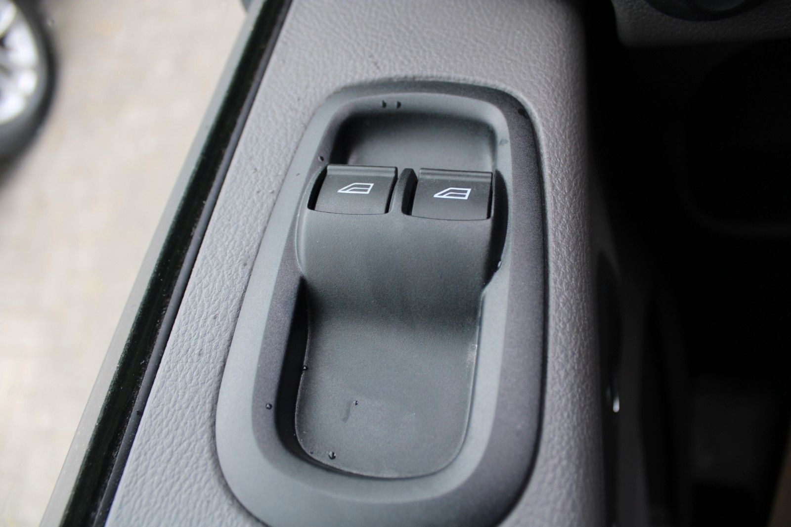 Fahrzeugabbildung Ford Transit 330 L2 H3 hoch TREND Kasten NAVI CAM ACC