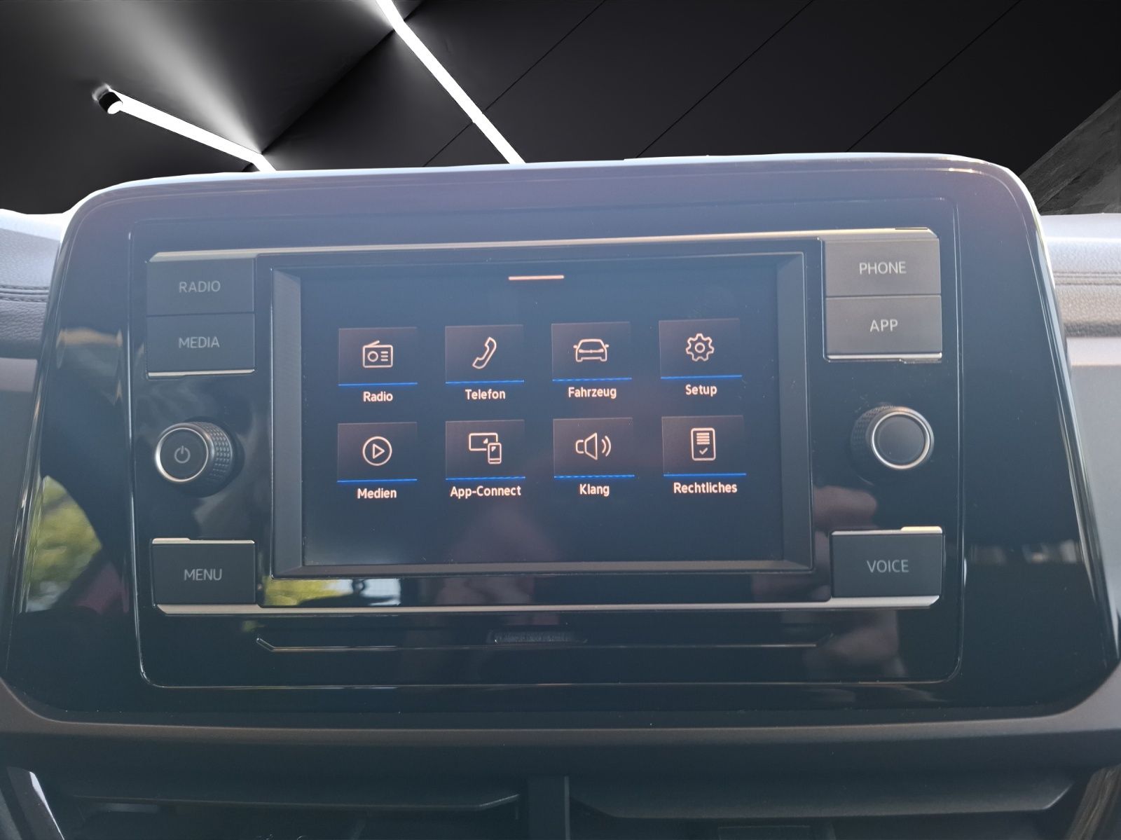 Fahrzeugabbildung Volkswagen T-Roc TSI LED AHK AID LANE Assist