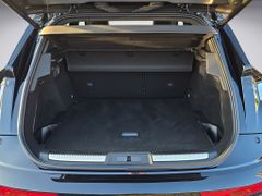 Fahrzeugabbildung DS Automobiles DS 7 Crossback 1.6 E-Tense 300 4x4 Rivoli