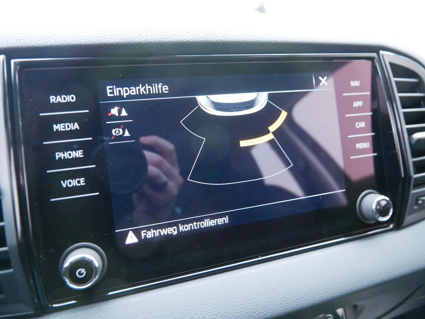 Fahrzeugabbildung SKODA Karoq 1.5 TSI Selection NEU40T DSG ACC SHZ+LHZ